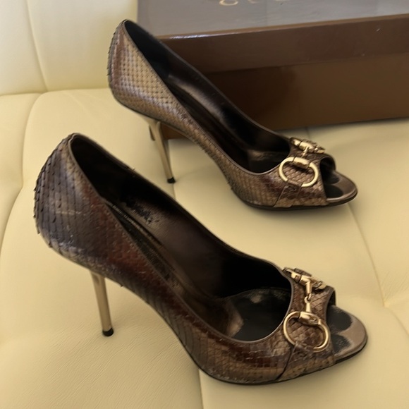Pewter Python Gucci Horsebit Peep Toe Pump Heel - Picture 2 of 16